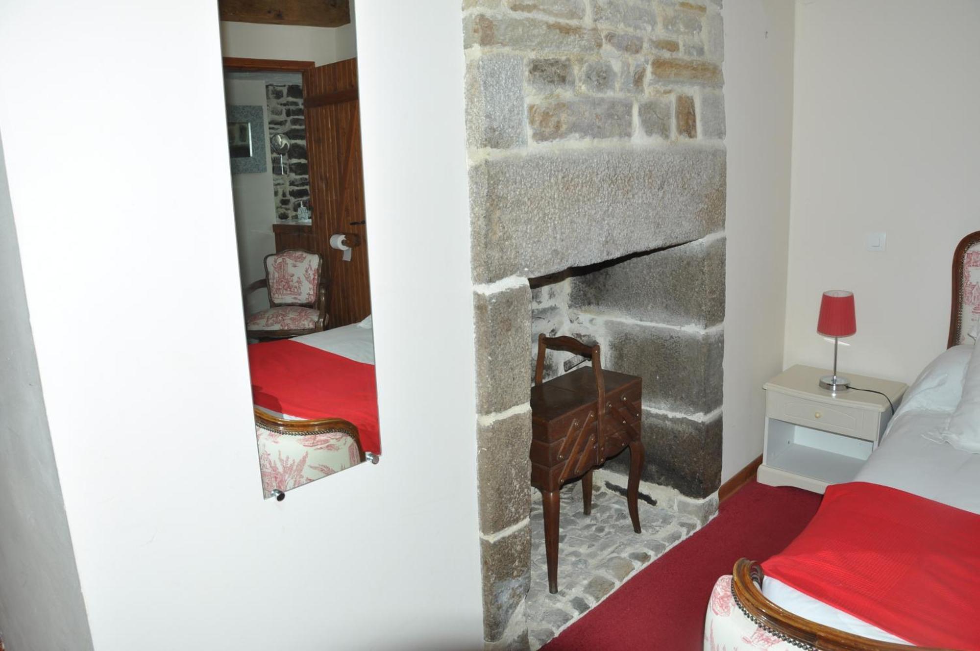 La Ferme De Montaigu Bed & Breakfast Room photo